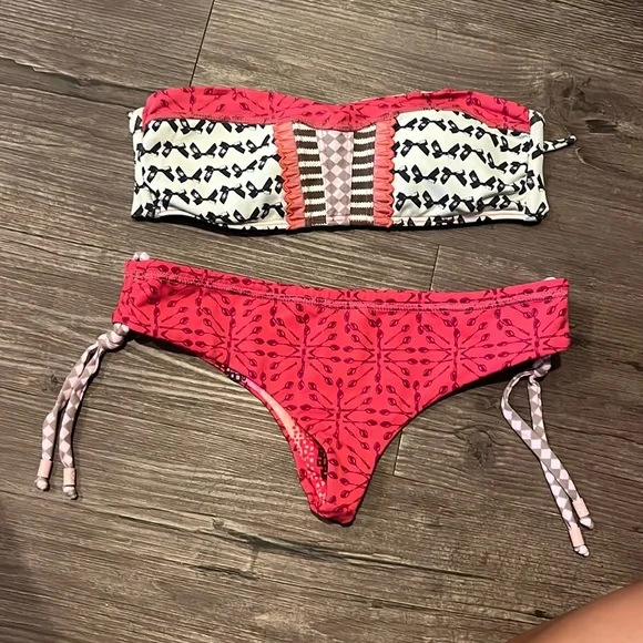 MAAJI TWO PIECE REVERSIBLE BIKINI SMALL - Picture 1 of 3